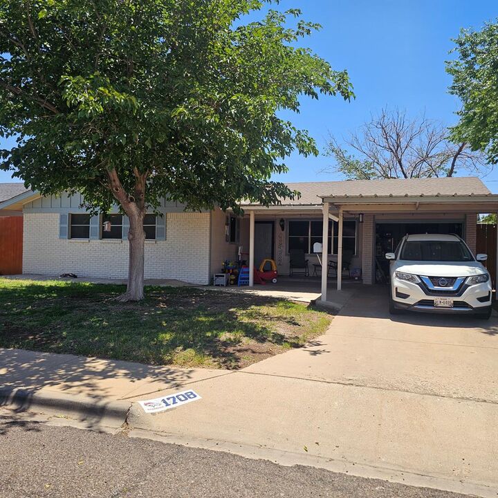 Property Photo:  1708 49th St  TX 79762 