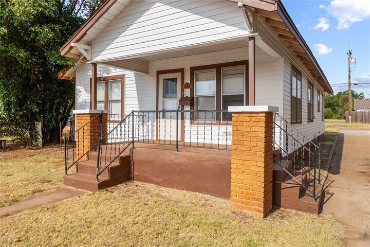 Property Photo: 322 S 13th Street OK 73601