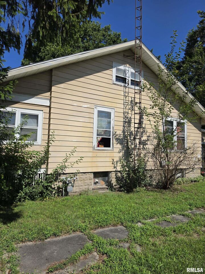 Property Photo: 1130 Pekin Street IL 62656-0000