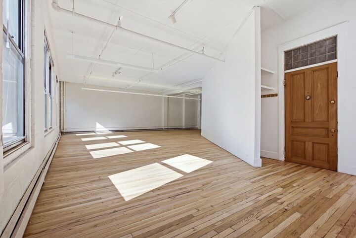 Property Photo:  118 South Street 4ab  MA 02111 