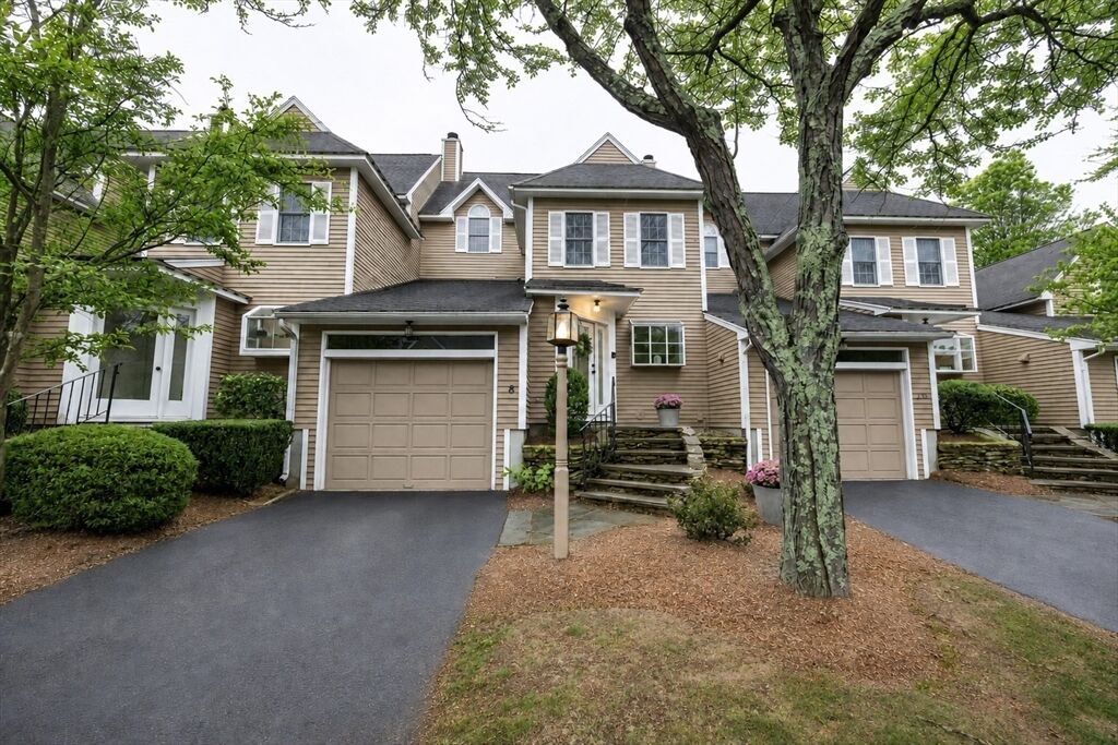 Property Photo:  8 Fairway View Ln 8  MA 02766 