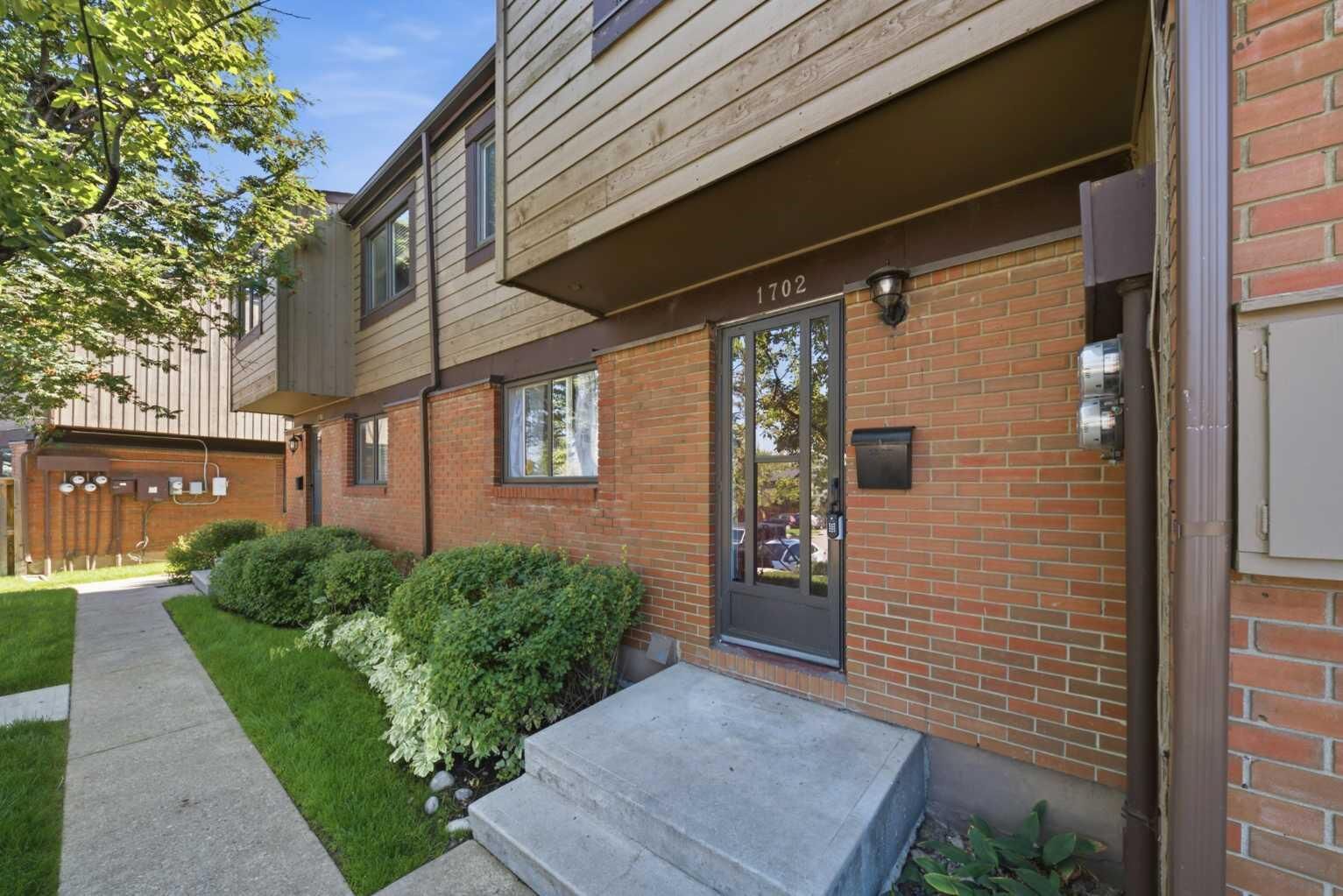 Property Photo: 9803 24 Street SW 1702 AB T2V 1S5