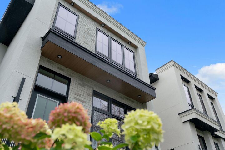 Property Photo:  2422 31 Street SW  AB T3E 2N5 