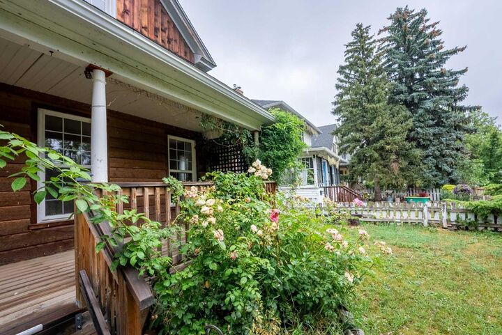 Property Photo:  287 7A Avenue S  AB T1J 1N3 