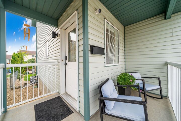Property Photo: 719 Sprague Way SE AB T1B 4L4