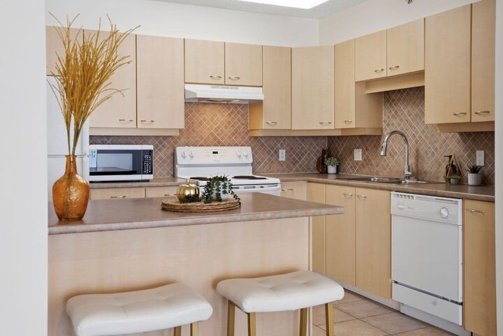 Property Photo: 804 3 Avenue SW 804 AB T2P 0G9