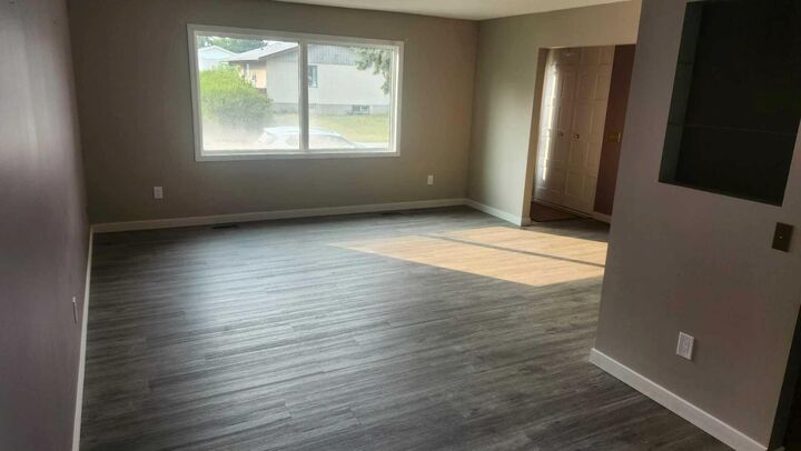 Property Photo:  6736 Malvern Road NE  AB T2A 5C4 