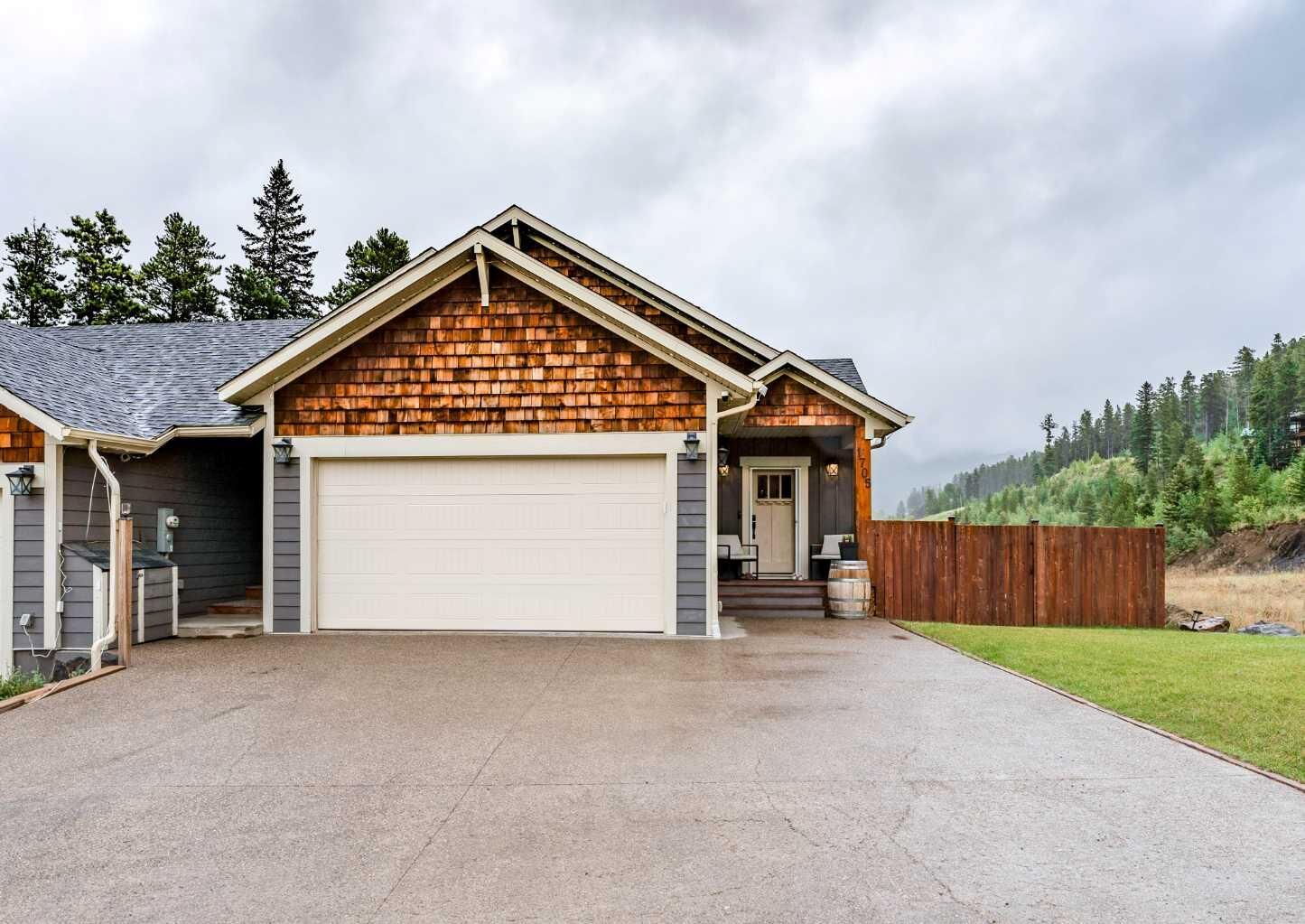 Property Photo: 1705 119 Street AB T0K 0E0