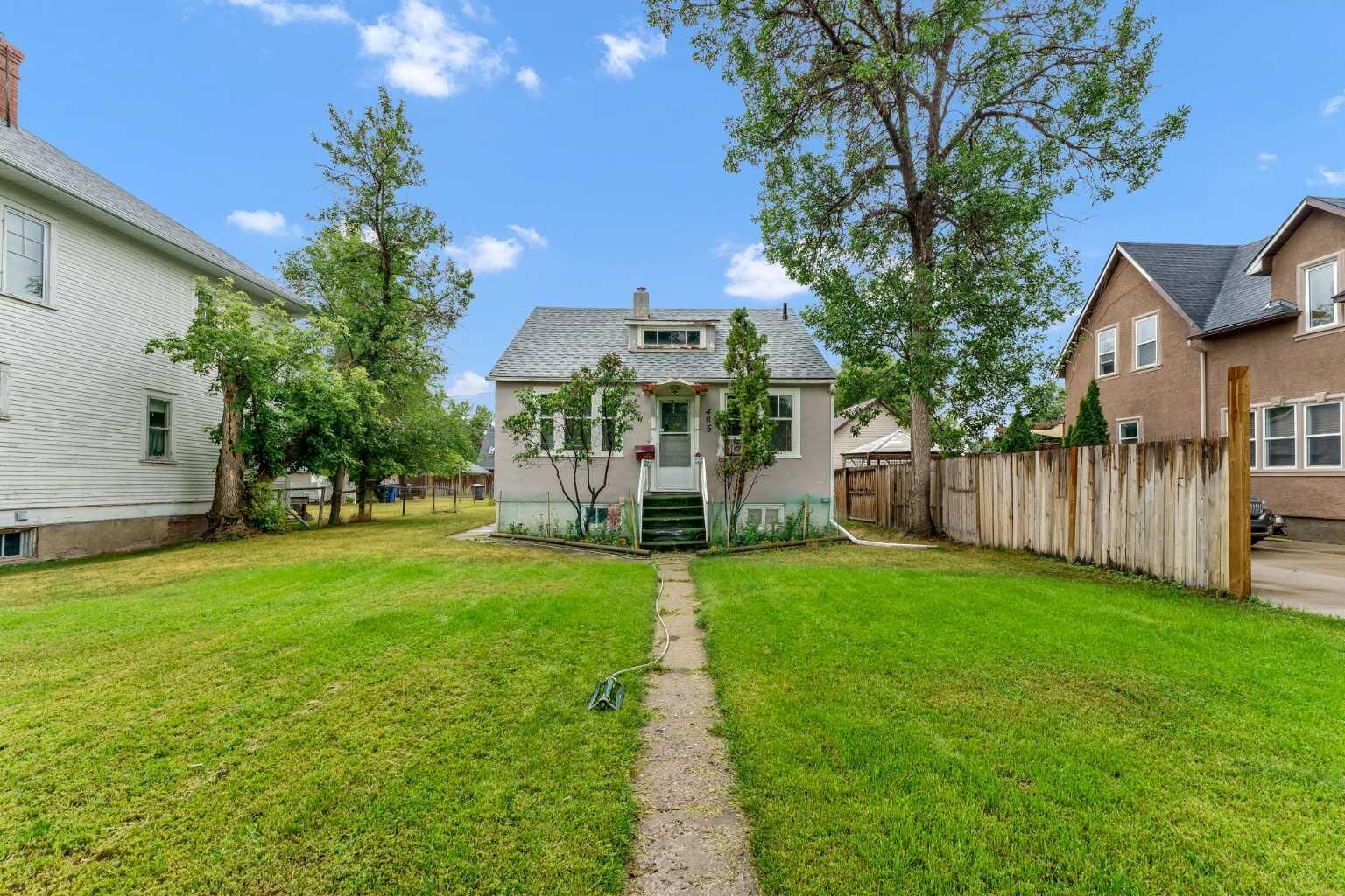 Property Photo: 485 8 Street SE AB T1A 1L8