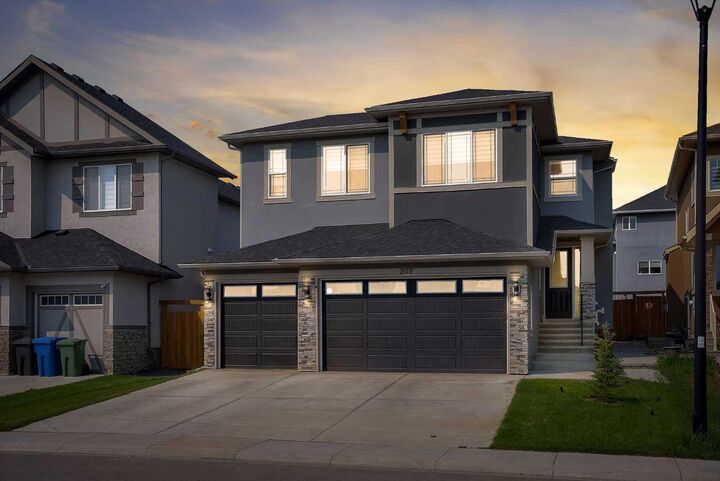 202 Kinniburgh Crescent — photo 1