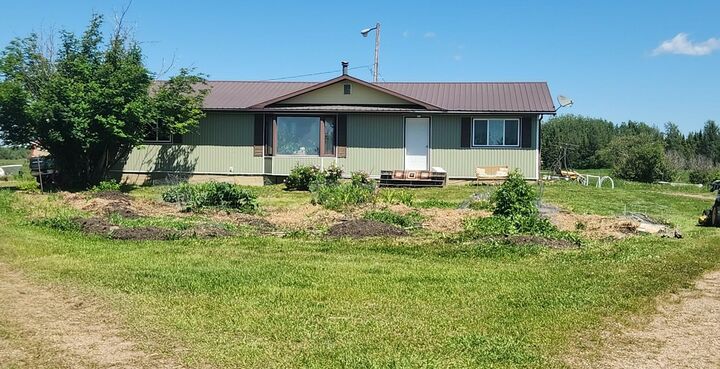 Property Photo: 749 Highway S AB T0G 1E0