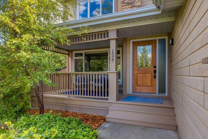 Property Photo: 1527 Evergreen Drive SW AB T2Y 2X7