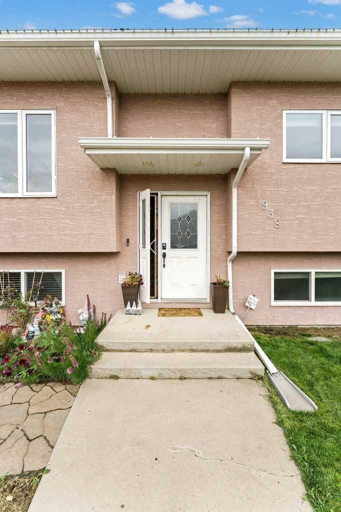 Property Photo: 938 6 Street SE AB T0J 2P0