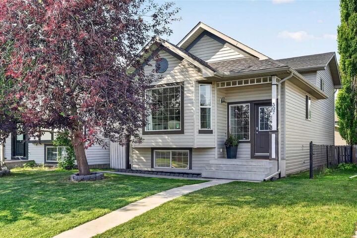 Property Photo:  307 Covehaven View NE  AB T3K 5S4 