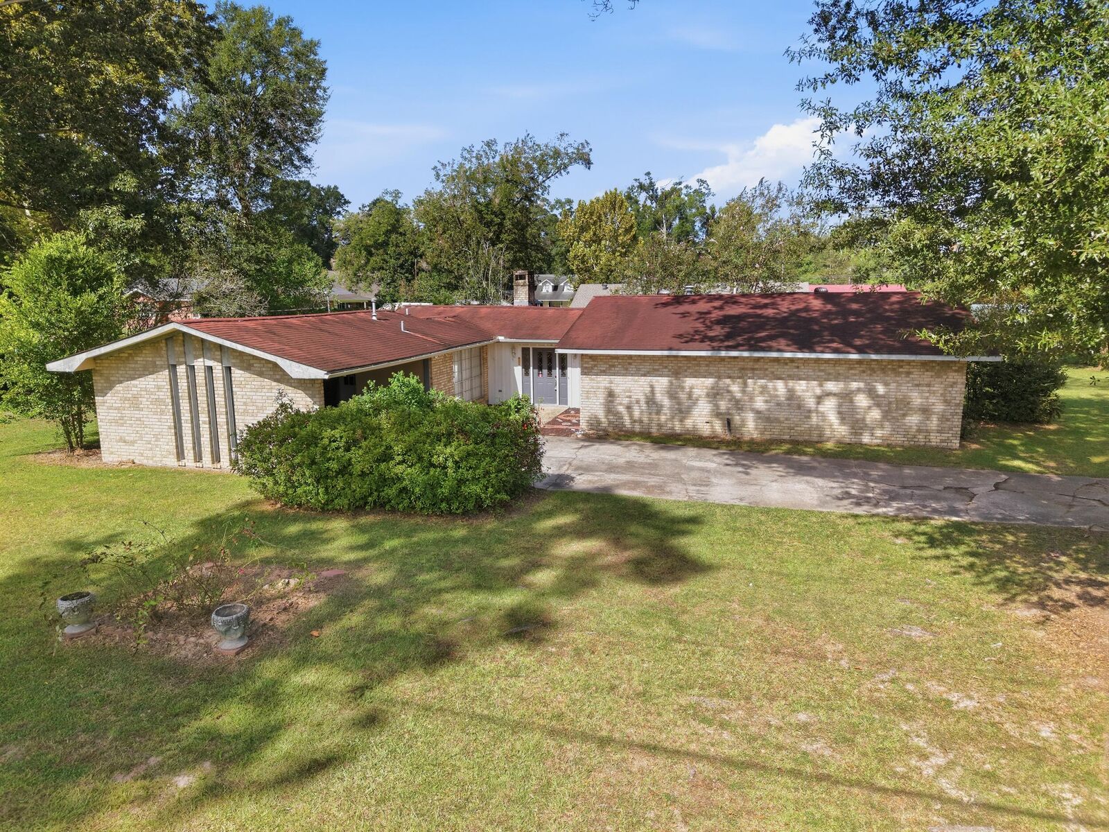 Property Photo: 210 Henderson LA 70634