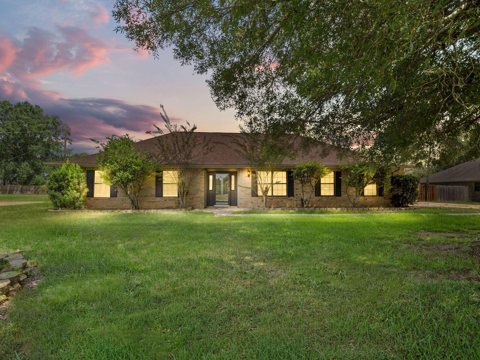 Property Photo: 1624 Glendale Road LA 70634