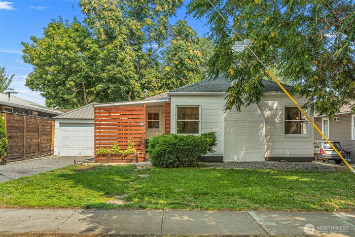 Property Photo:  938  Washington St.  WA 98801 