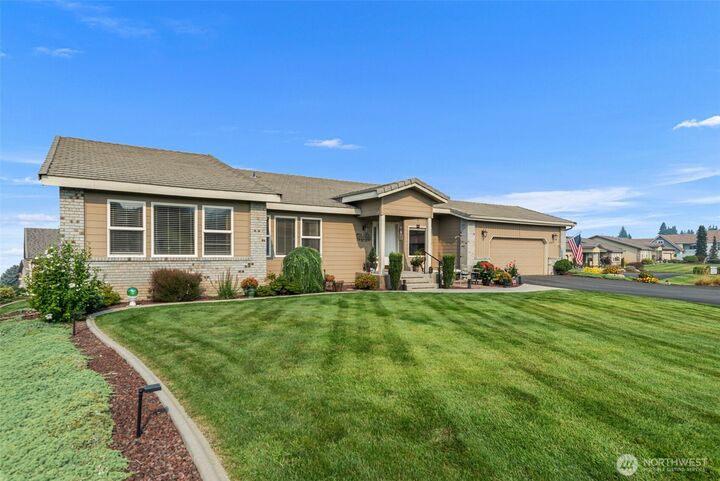 Property Photo:  1380  Eastmont Avenue 1001  WA 98802 