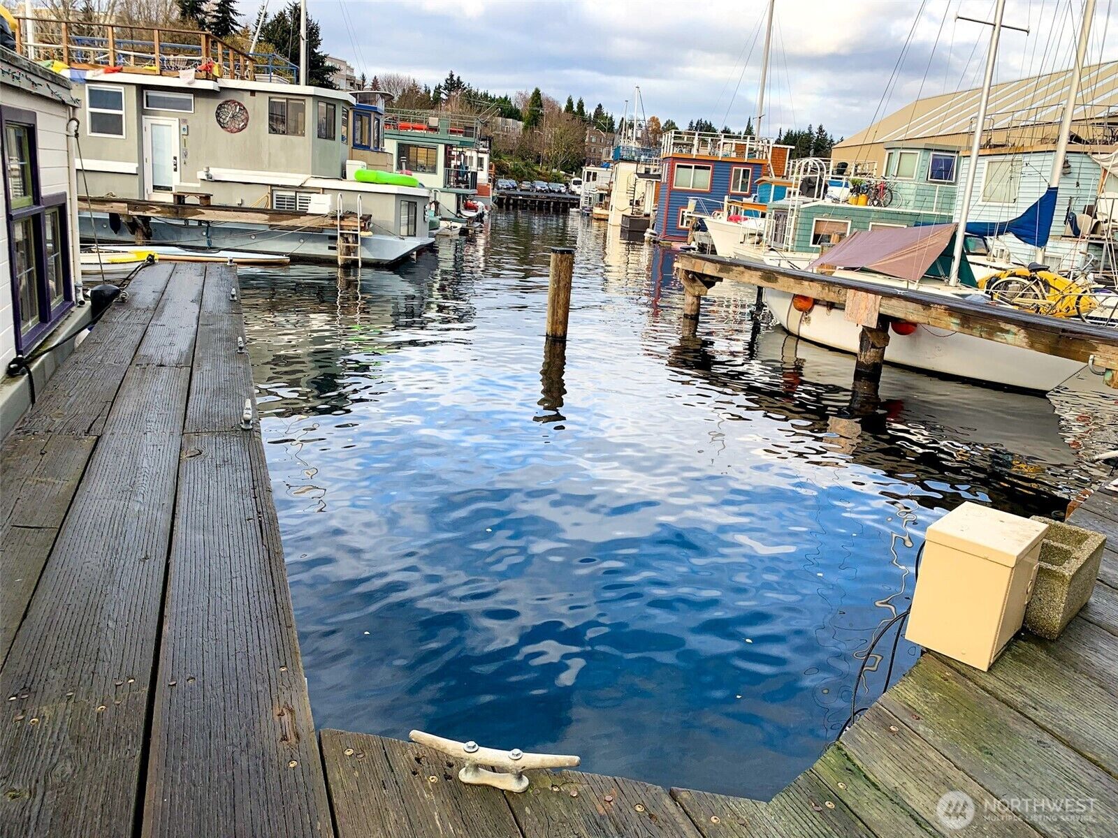 Property Photo:  2143 N Northlake Way 27  WA 98103 
