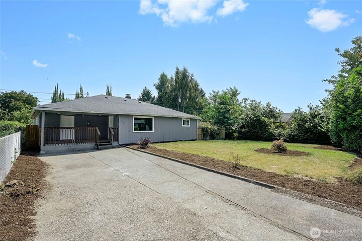 Property Photo:  256  Douglas Street  WA 98632 