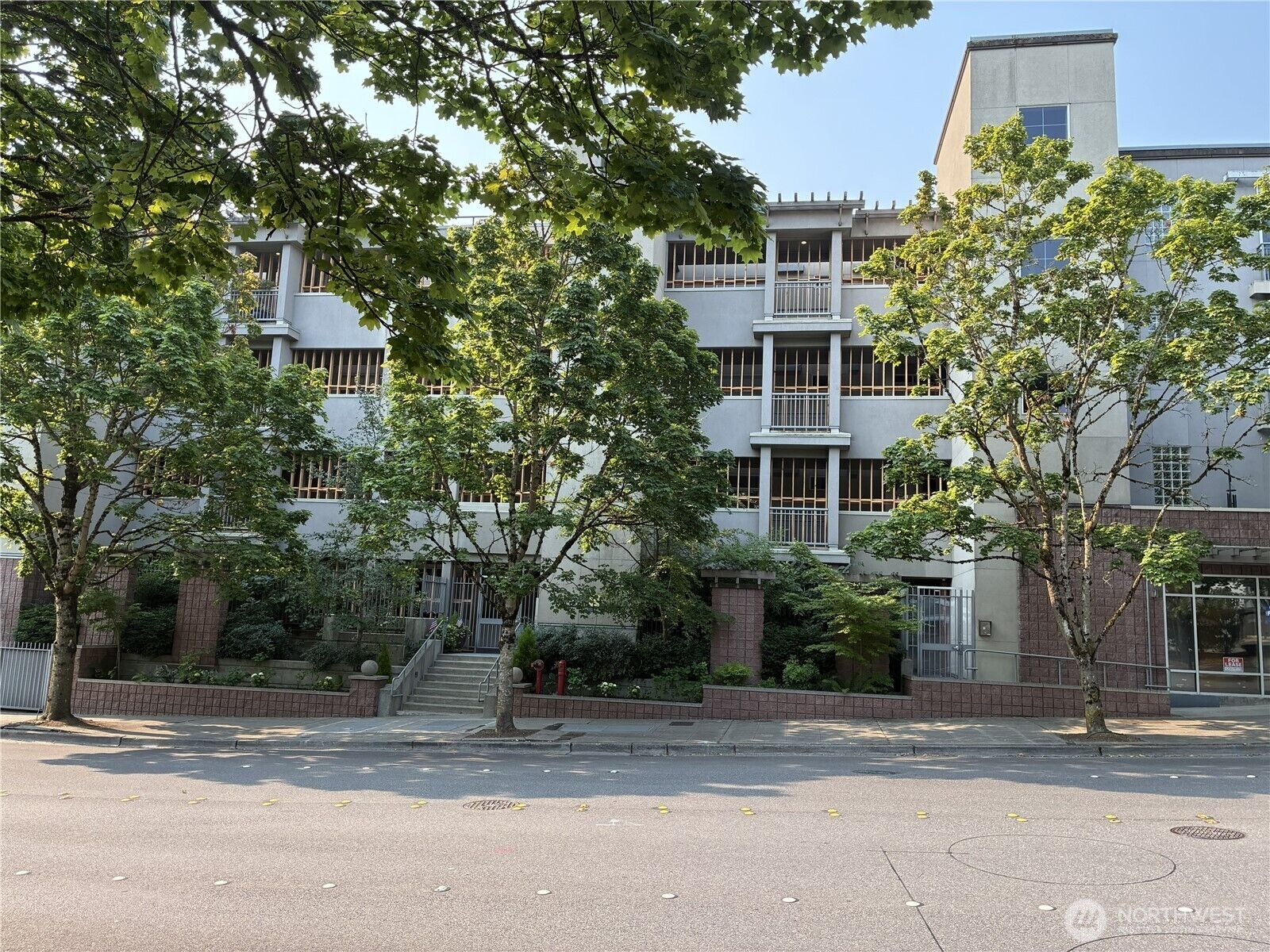 Property Photo:  10015 NE 4th Street 1002  WA 98004 