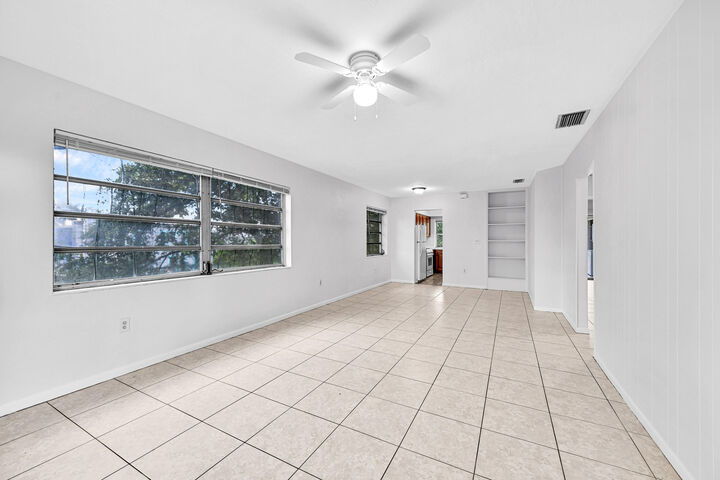 Property Photo: 199 SW 15th Street 3 FL 33432