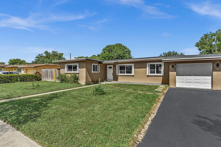 Property Photo: 721 Fairway Drive FL 33317
