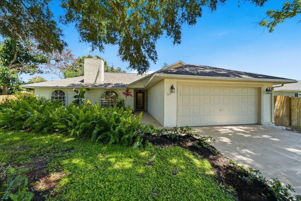 Property Photo:  725 Wentworth Street  FL 32958 