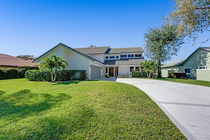 Property Photo: 21 Marlwood Lane FL 33418