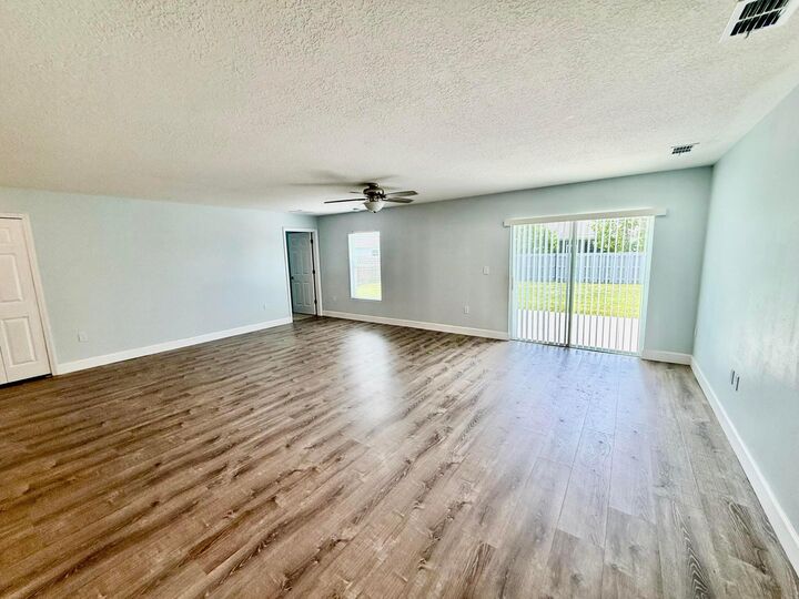 Property Photo:  692 SW Hamberland Avenue  FL 34953 
