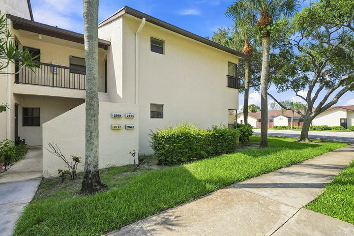 Property Photo: 2581 Carambola Circle N FL 33066
