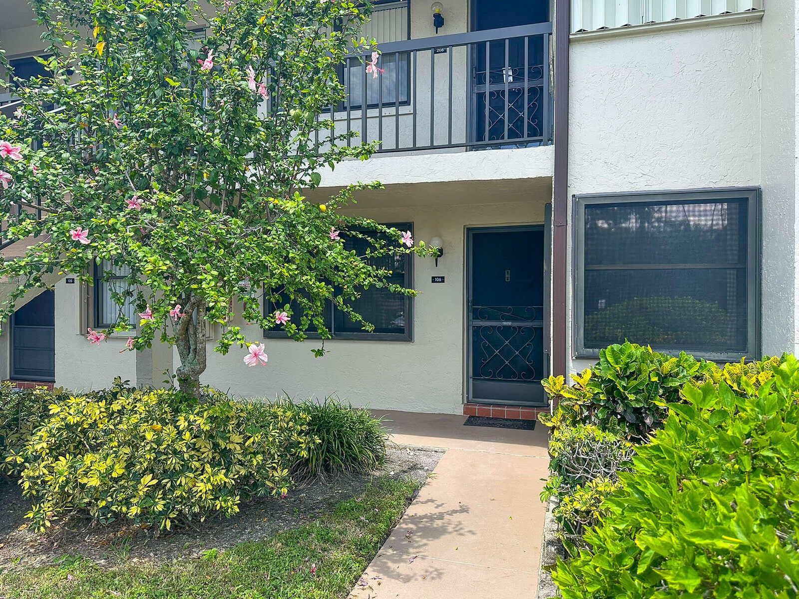 Property Photo: 7593 Tahiti Lane 106 FL 33467