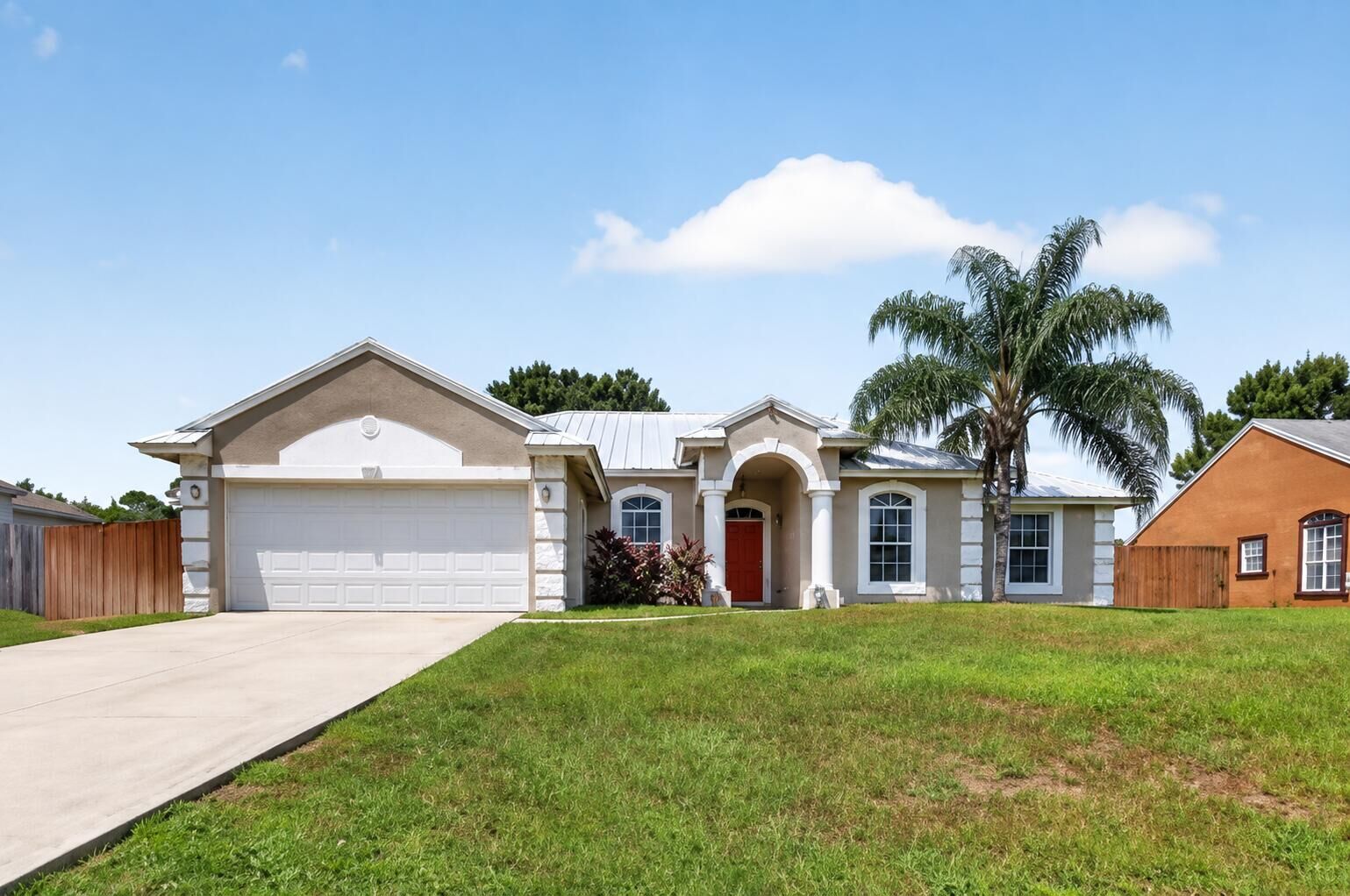 Property Photo: 1561 SW Gadsan Avenue FL 34953