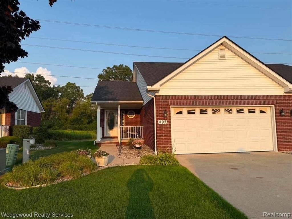 Property Photo: 492 Harvard Drive 84 MI 48065