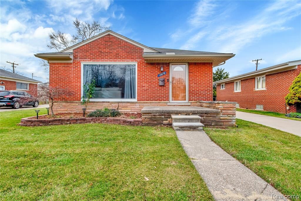 Property Photo: 10070 Buckingham Avenue MI 48101