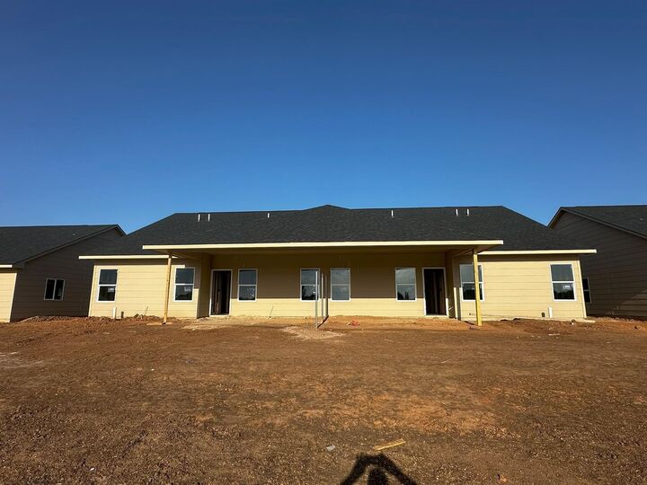 Property Photo:  810 N Wheatland St  KS 67235 