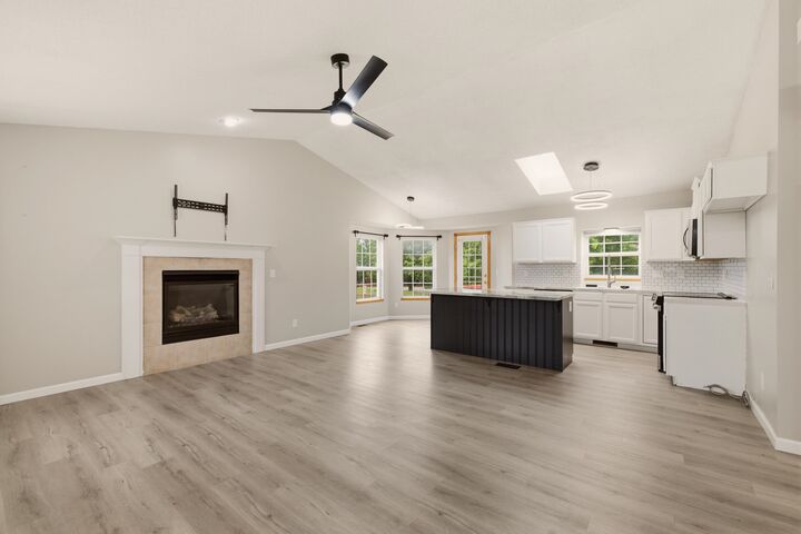 Property Photo: 882 S Bedford Ct KS 67207