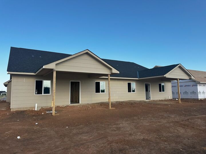 Property Photo: 814 N Wheatland St Unit 100 KS 67235