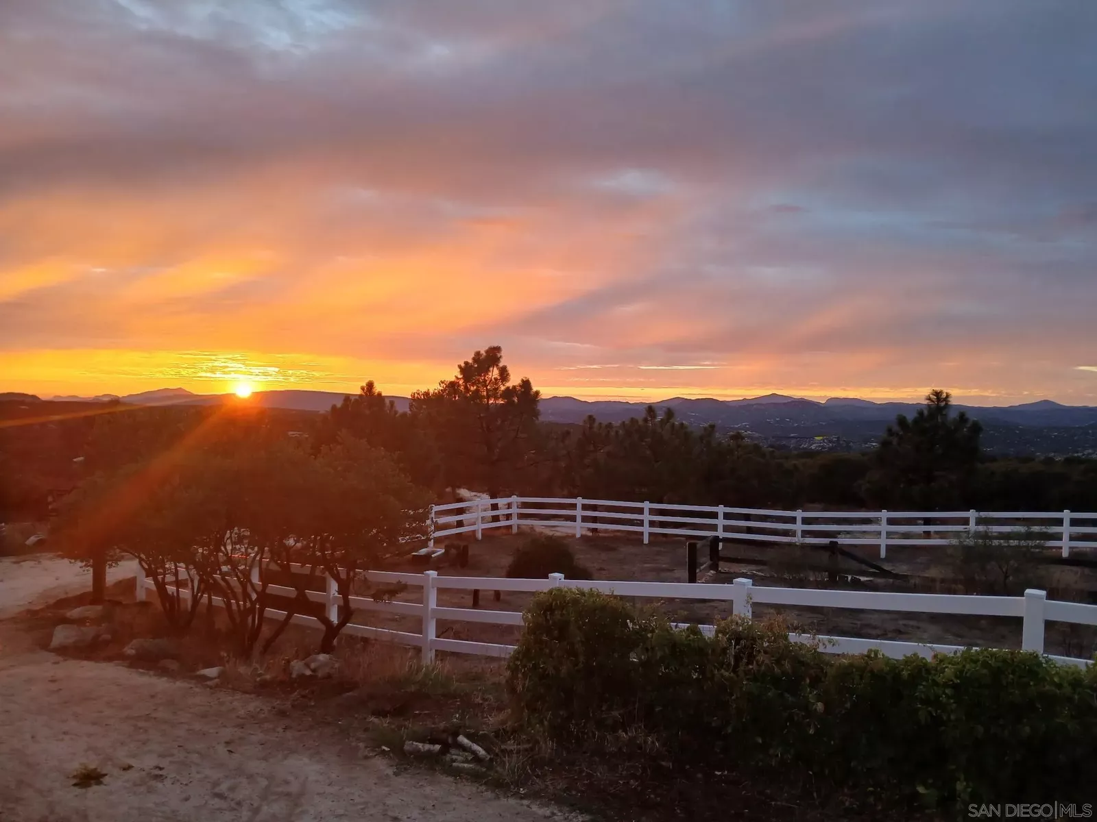 Property Photo: 1576 Tierra Del Sol Road CA 91905