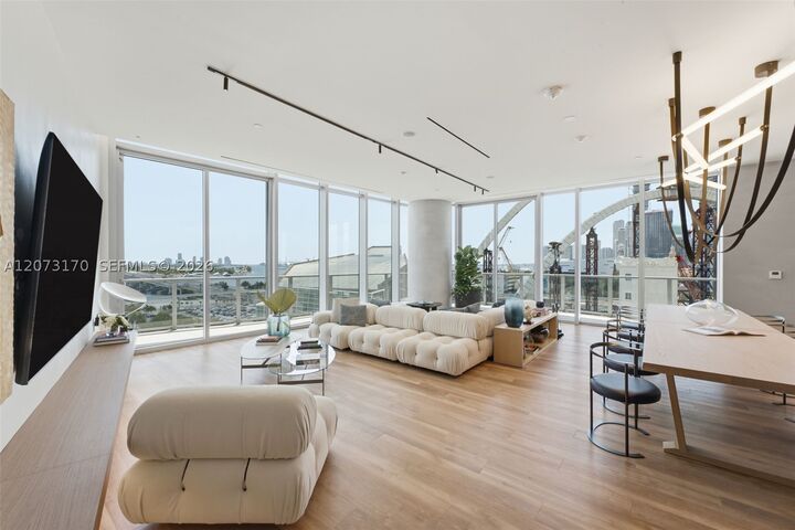 Property Photo: 1400 Biscayne 202 FL 33132
