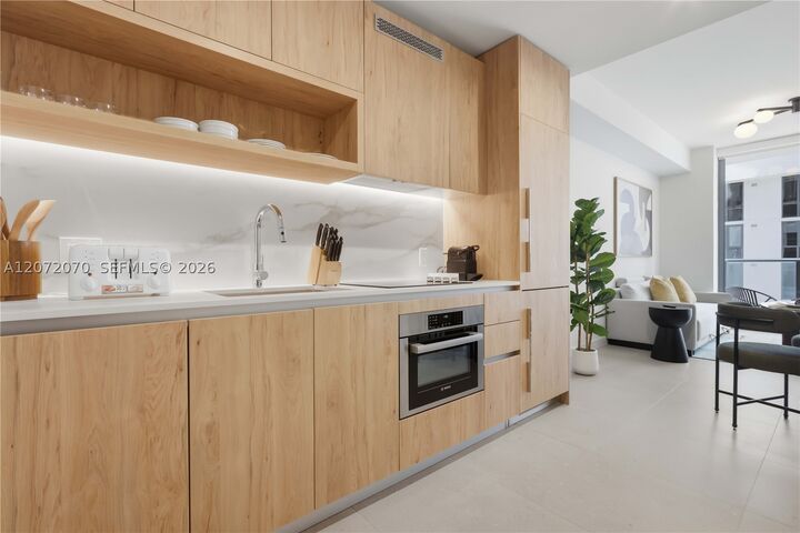 Property Photo:  