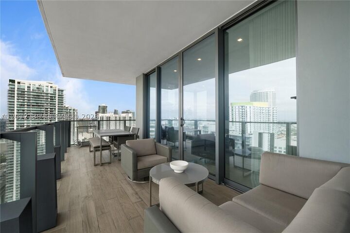 Property Photo: 88 SW 7th St 3412 FL 33130