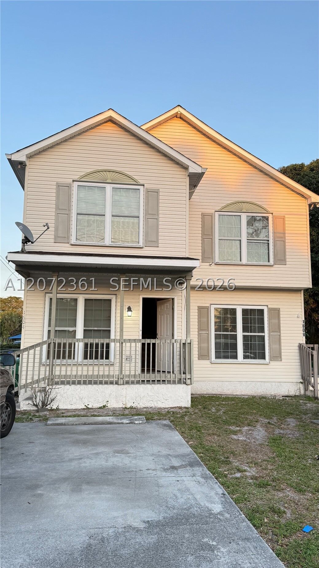 Property Photo:  1600 SW 44th Ave  FL 33317 