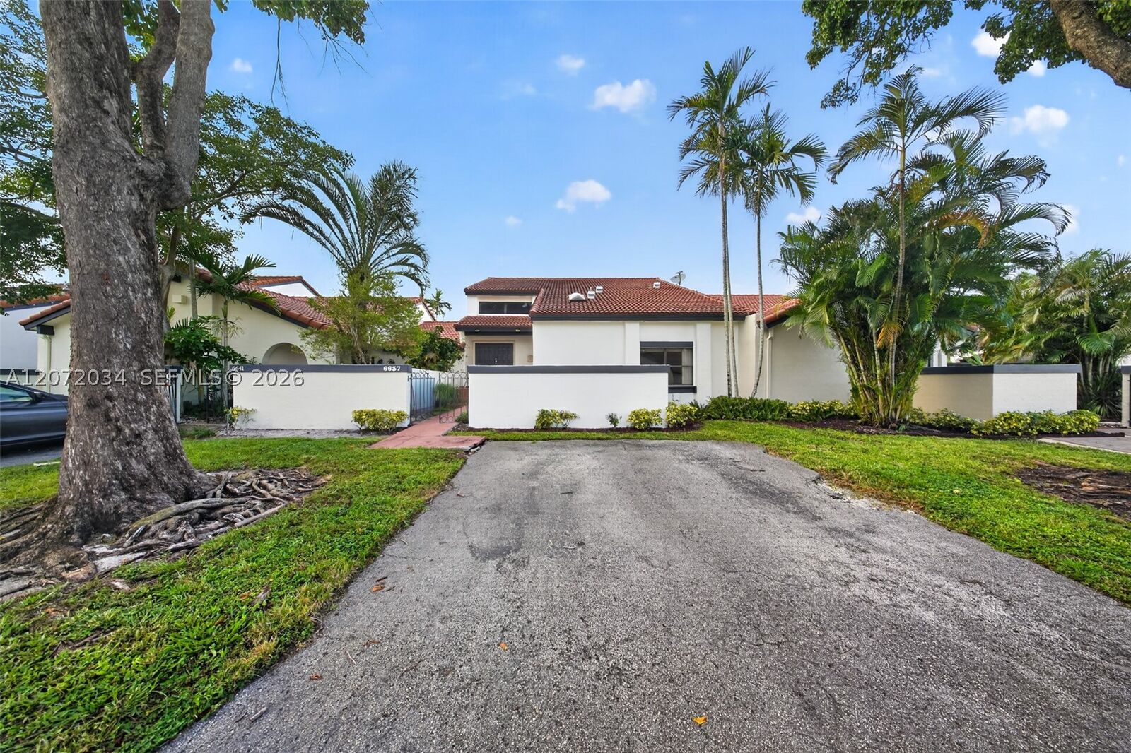 Property Photo: 6637 NW 181st Ln FL 33015