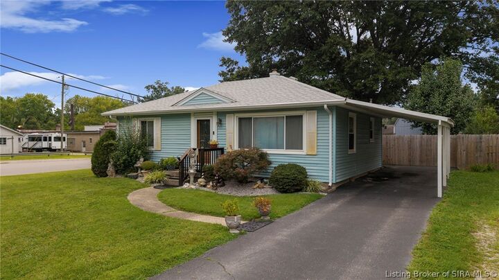 Property Photo: 2577 Roanoke Avenue IN 47150