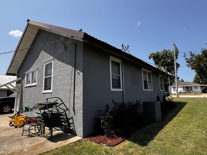 Property Photo: 827 Main Street MO 65689
