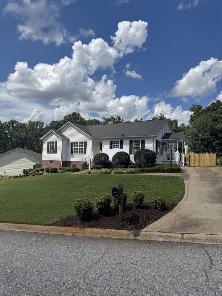 Property Photo: 142 Caroway Court SC 29303