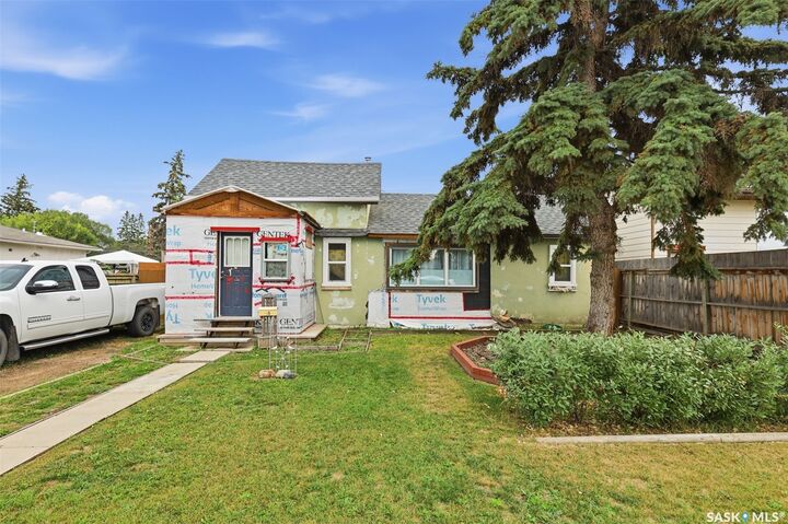 Property Photo: 450 Y Avenue S SK S7M 3J9