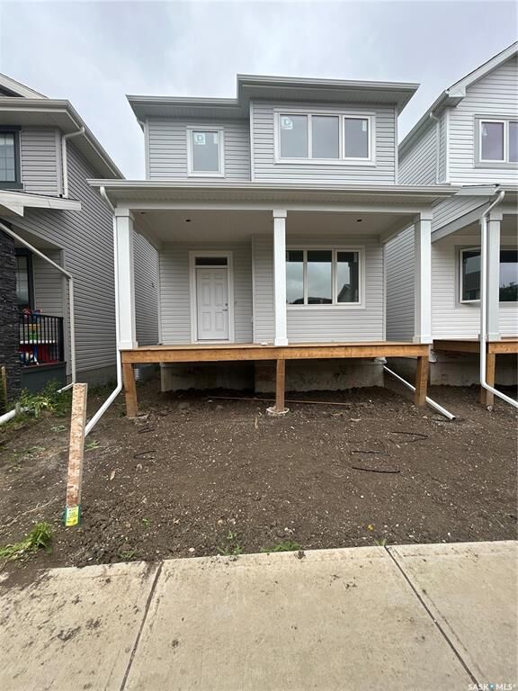 Property Photo: 5133 Buckingham Drive E SK S4V 3S3