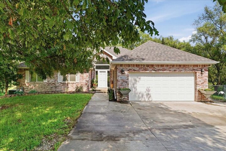 Property Photo:  19223 Hawthorne  Avenue  IA 51503 